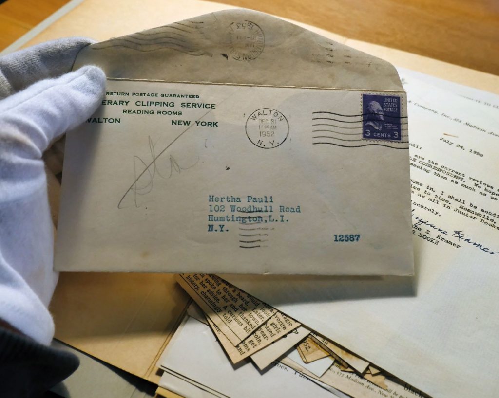 Detailaufnahme eines historischen Briefes an Hertha Pauli, Teil des recherchierten Archivs für die Ausstellung Eine andere Geschichte